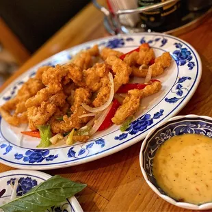 Calamari with dipping sauce