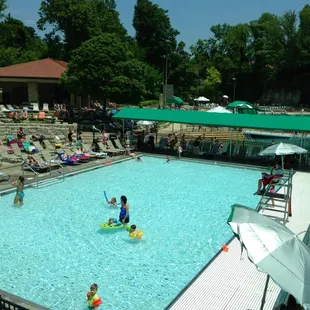 Kiddie pool: heated pool