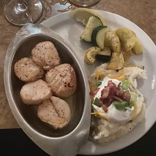 Sea scallops with loaded mashers