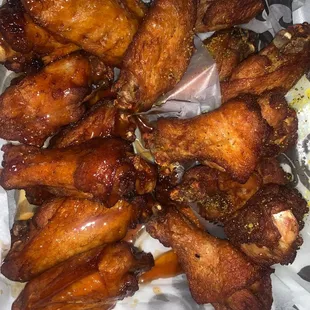 Honey garlic and lemon pepper 16 piece wings to go at midnight. Very pleased!
