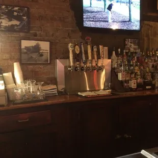 the bar area of a restaurant