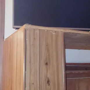 Tv on top of a makeshift closet, half the channels didn&apos;t come through and kept losing signal