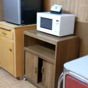 Defective microwave! Took forever to cook our ramen, we can&apos;t use the grill to cook our ramen cuz it was occupied by other people.