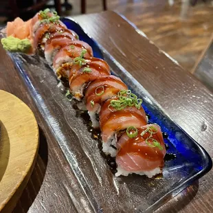 a sushi roll with salmon and avocado