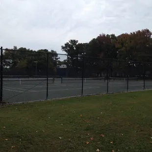 9 tennis courts
