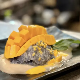Sticky Rice with Mango (popular dessert)