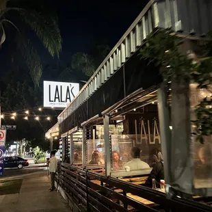 the outside of the restaurant