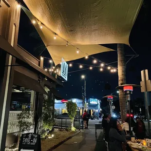 the outside of the restaurant