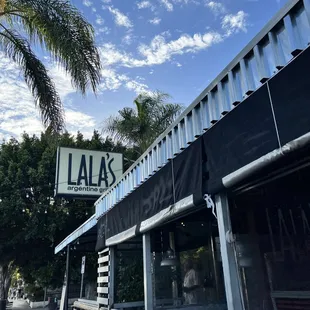 the outside of the restaurant