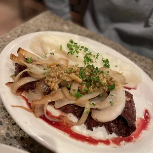 Bife Encebollado w mash potatoes