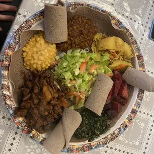 Veggie platter with lamb tibbs