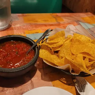 nachos and salsa