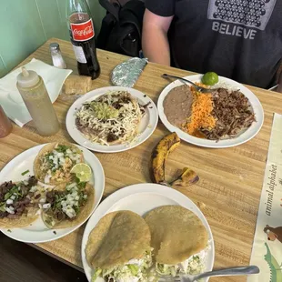 Gorditas, carnitas, tacos and carne asada fríes.