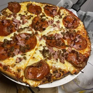 Meat lovers w/signiture sauce