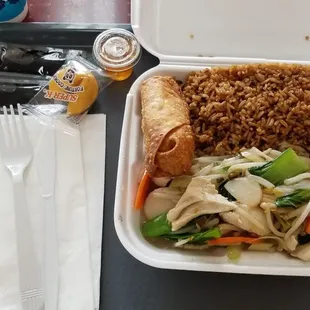 Cheap lunch special for $7. Chicken chop suey