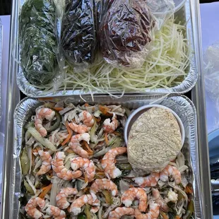 Goi sen sua Tom thit (bottom) goi du du kho (top)