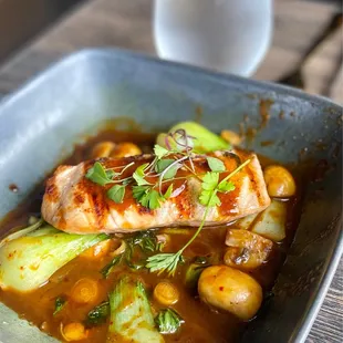 Grilled salmon with mushrooms