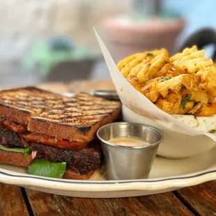 Brisket &amp; jalapeño link sandwich