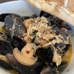 Mussels with Garlic bread