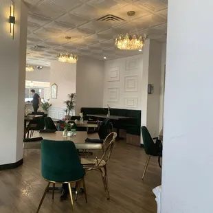 Seating area is gorgeous!