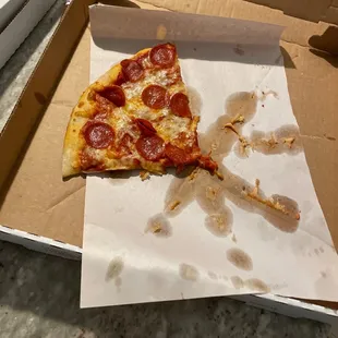 This is the pepperoni pizza we ordered and as you can see we hated it so much that it'll be gone in the next ten minutes lol