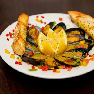 a plate of mussels and bread