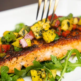 grilled salmon with mango salsa