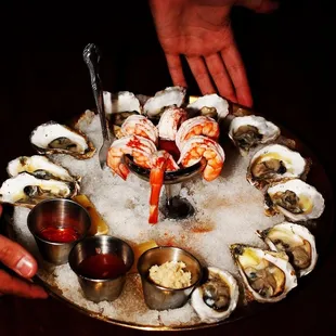 Oyster &amp; shrimp Happy Hour