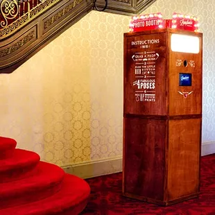 The Birdie Booth, digital photo booth. It's like a photo shoot in a box!