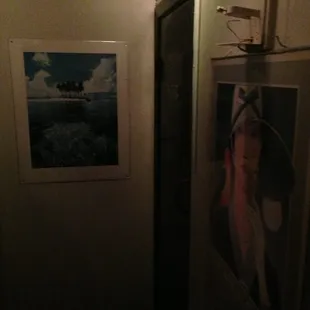 Hallway to pissers, no locks :)