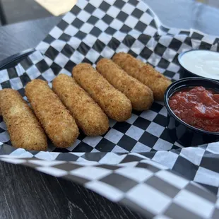 a basket of deep fried chicken nuggies
