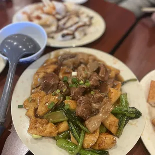 Chow Cheong Fun with beef flank, tendon, and veggies
