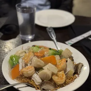 Seafood bird&apos;s nest noodles