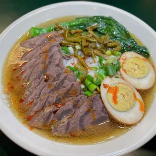Beef shank noodle soup (牛腱粉）