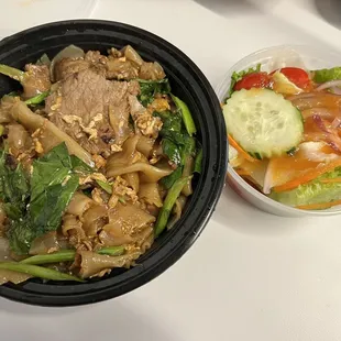 Pad Se-Ew Lunch Special. 5 stars. IG: @amei.eats