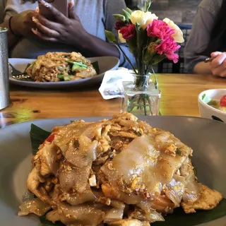 Pad Khee Mao (Spicy Noodle)