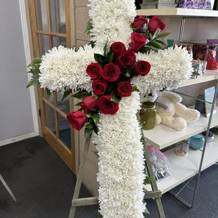 Red rose spray w/all white cross