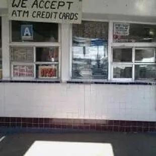 the front of the ice cream shop