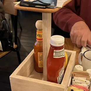 I love this check/condiment stand that someone made.