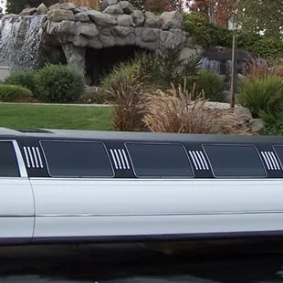 14 passenger Lincoln Ultra Stretch Limo