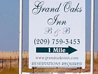 Grand Oaks Inn
