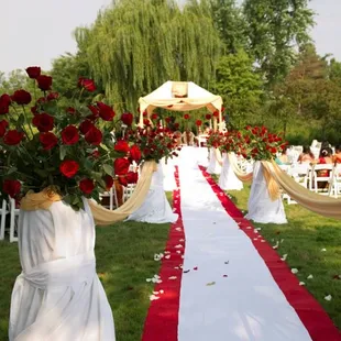 Wedding ceremony in the West Gardens of Landerhaven