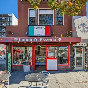 Landini&apos;s Pizzeria is conveniently located at 1827 India Street in Little Italy.