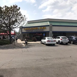 The outside of Landlocked Ales in a strip mall