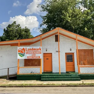 Welcome to Landmark Farmers Market; open year-round.