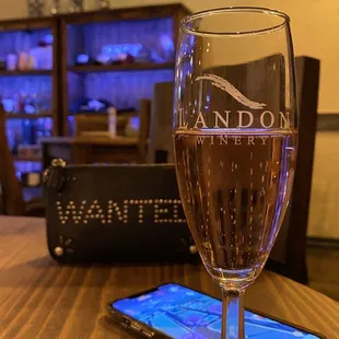 Sparkling dry... perfect!