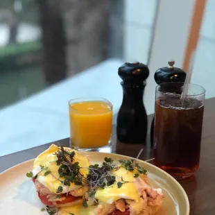 Smoked salmon Benedict with béarnaise sauce