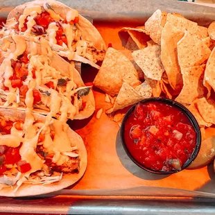 nachos and salsa