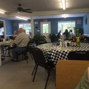 Humble restaurant with cute southern decor with plenty of space for locals to sit and enjoy a fresh meal.