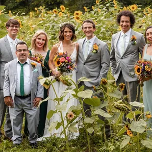 Who doesn't love sunflowers! We have a beautiful field of sunflowers for our fall weddings at Lane57!